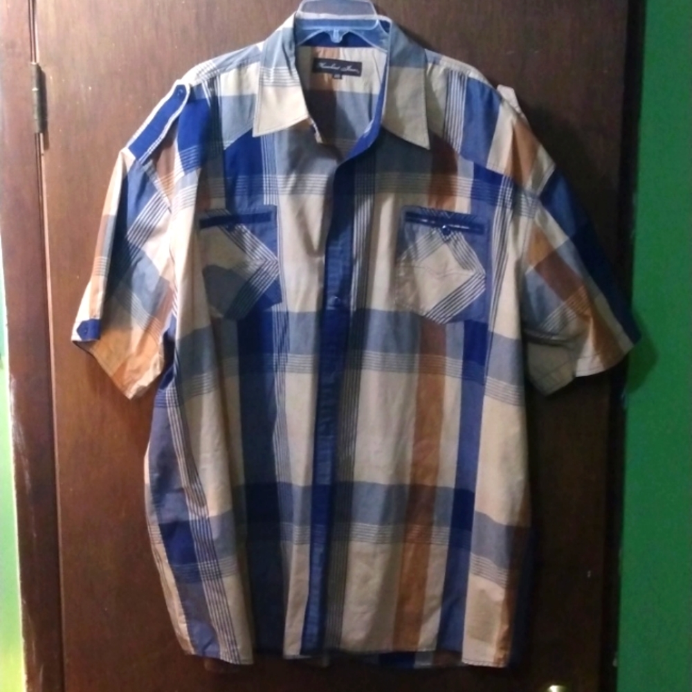 Short sleeve casual shirt